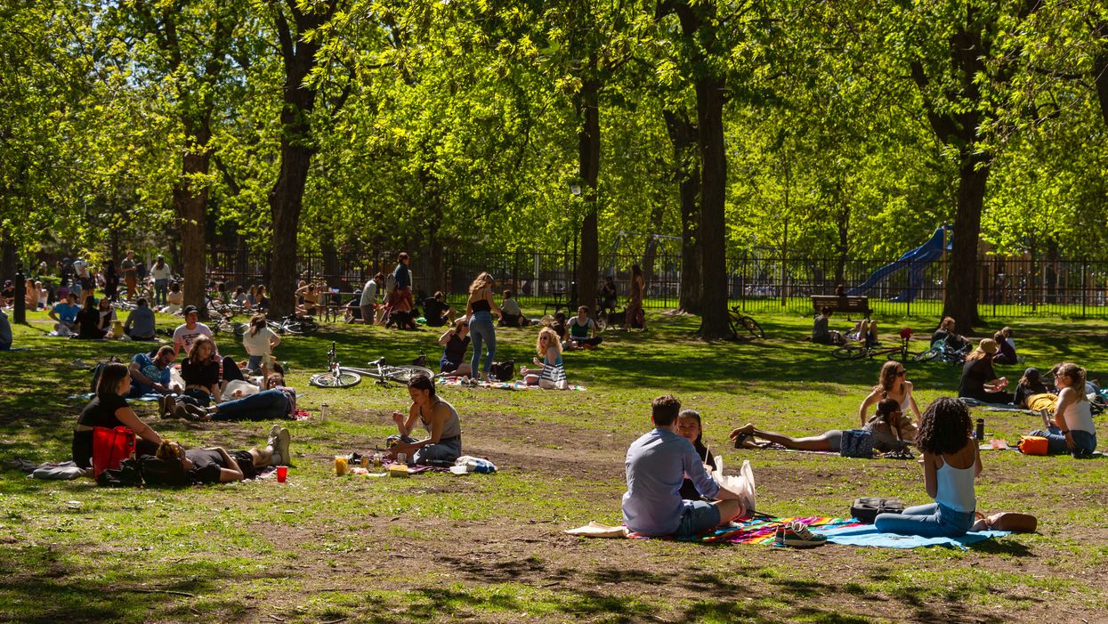 Rassemblements dans les parcs en zone rouge : voici ce qui est permis ou non