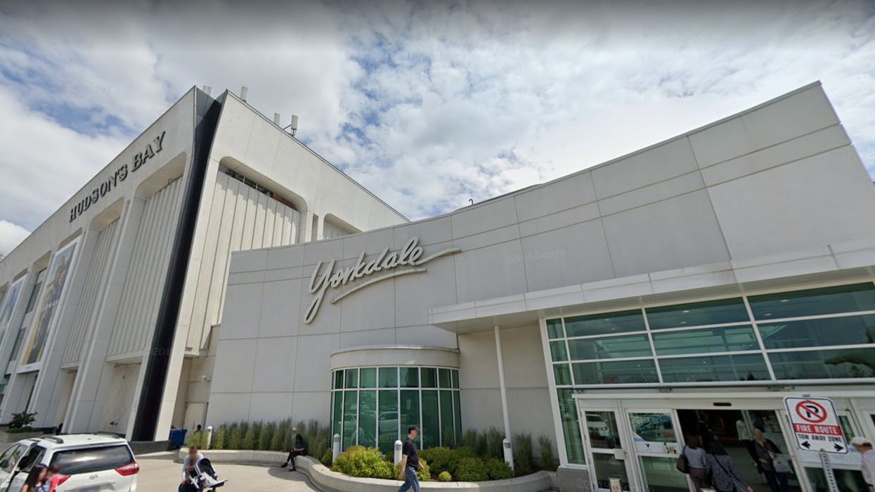 Yorkdale Mall Looks As Busy As Ever This Weekend Despite Ontario's Shutdown (VIDEO)