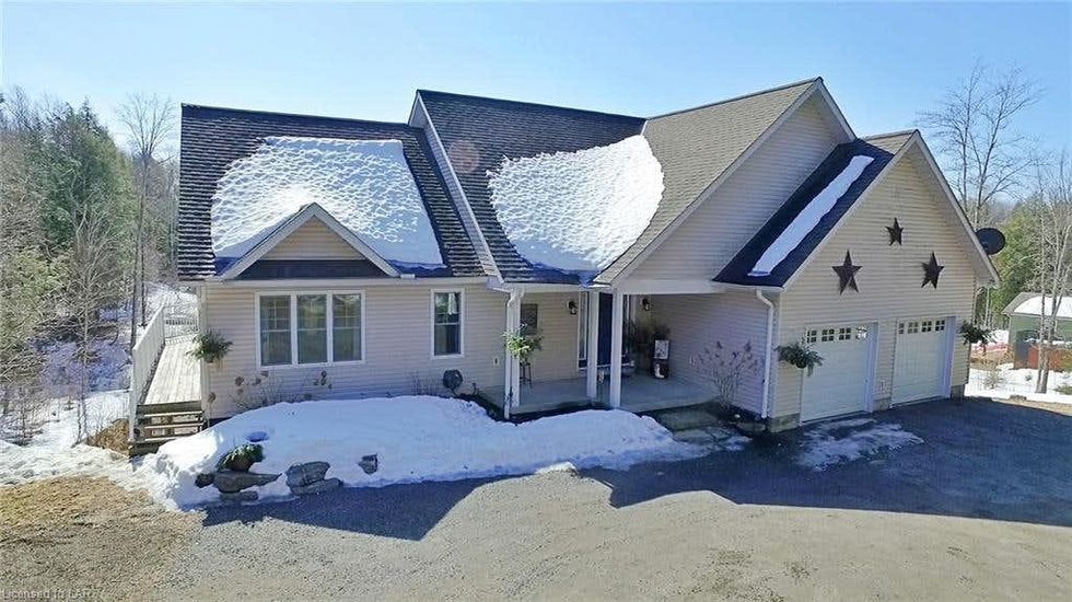 Huge Ontario Homes For Sale For Under 750K (PHOTOS) Narcity