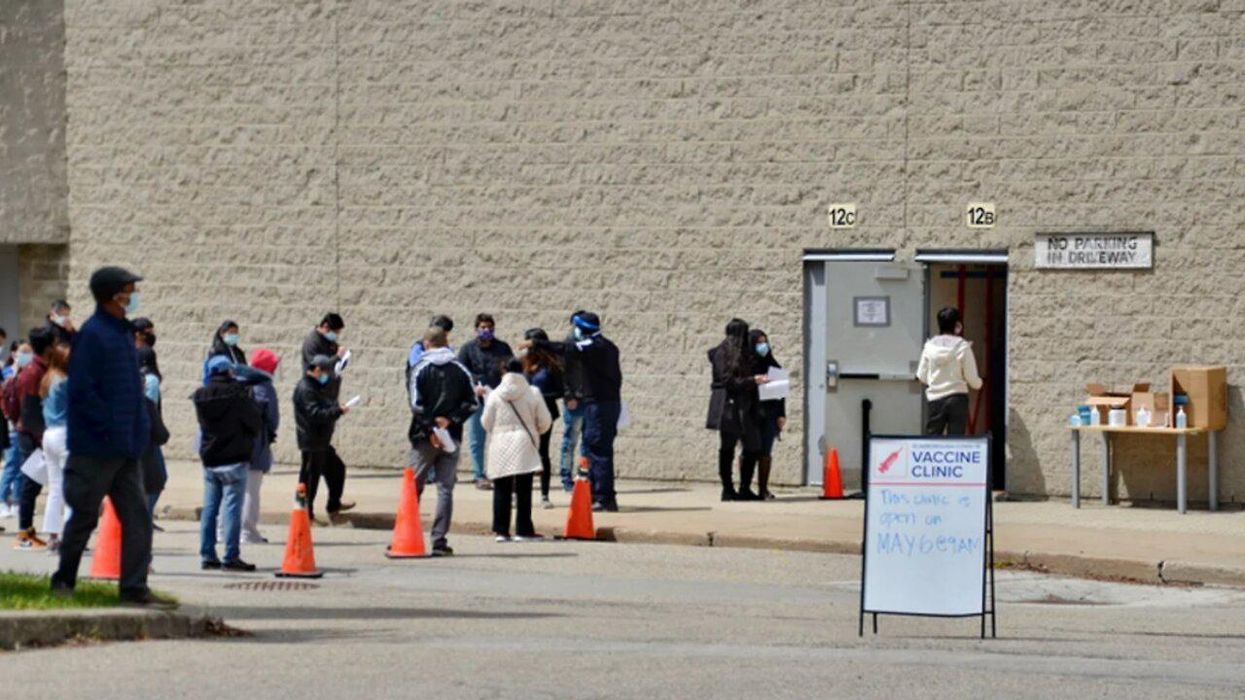 All Ontarians Aged 18 & Older Can Now Get A Vaccine & Here’s How To Book Yours