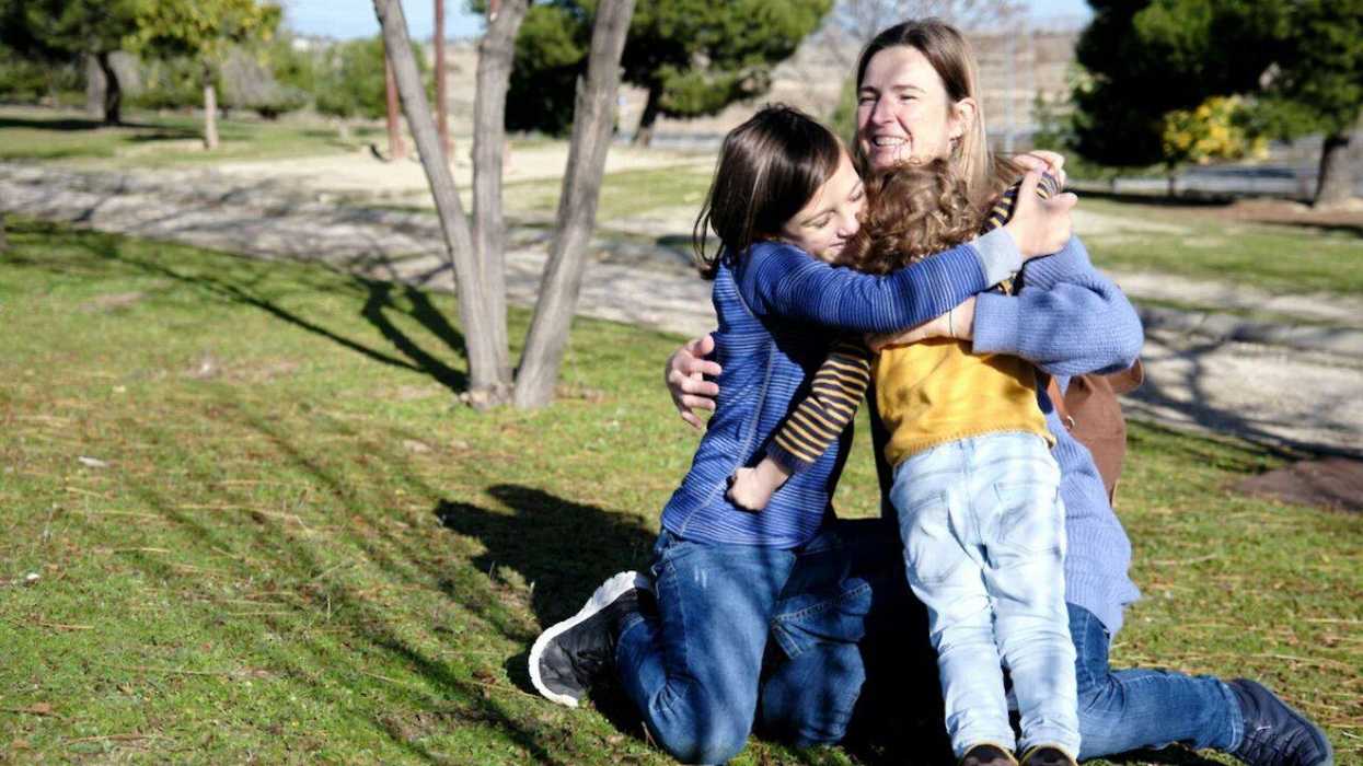 Here's What You Need To Know Before Hugging Kids Who Aren't Vaccinated Yet