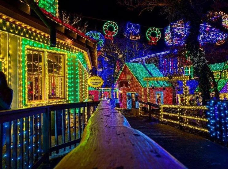 Heritage Park Christmas Lights 2022 A Farm Near Toronto Is Turning Into A Glittering Village With Ice  Sculptures & Snow Globes - Narcity