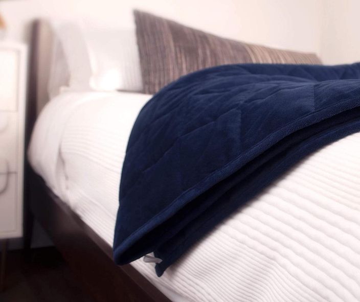 This Weighted Blanket On Amazon Canada Is Now On Sale u0026 It Can Help You Get  'The Best Sleep Ever' - Narcity