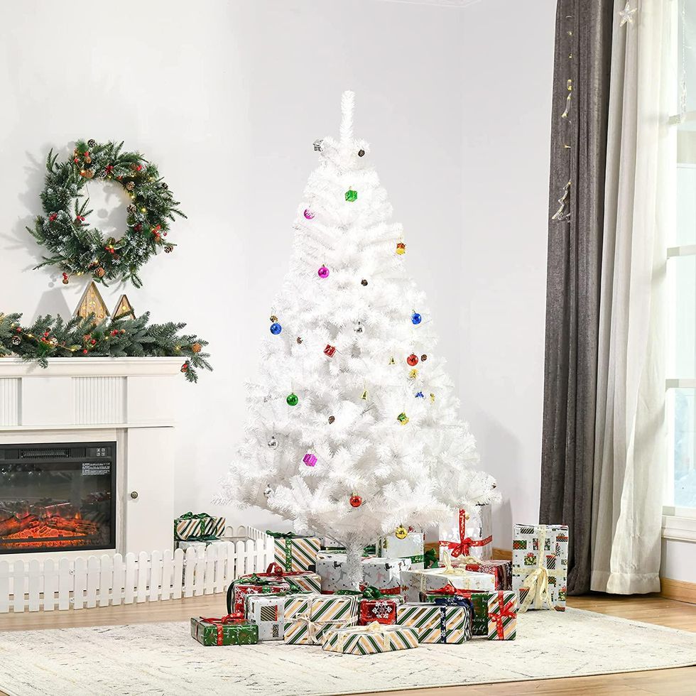 9 White Christmas Trees You Can Buy In Canada & Have The Most Stylish