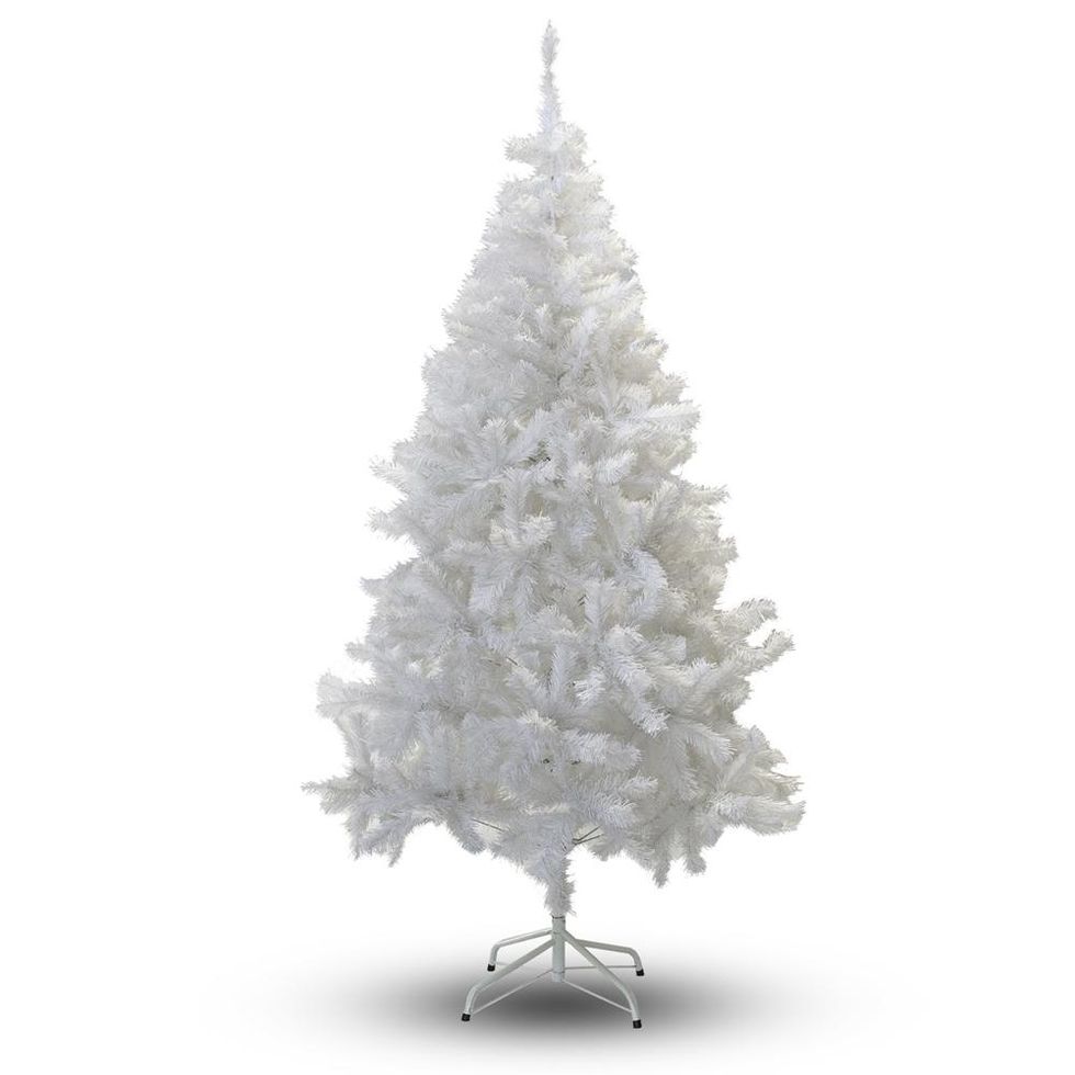 9 White Christmas Trees You Can Buy In Canada & Have The Most Stylish