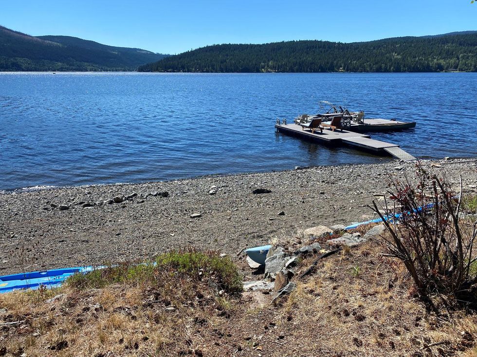 A Lakefront House In BC Is For Sale For Just 849K & It Comes With Its