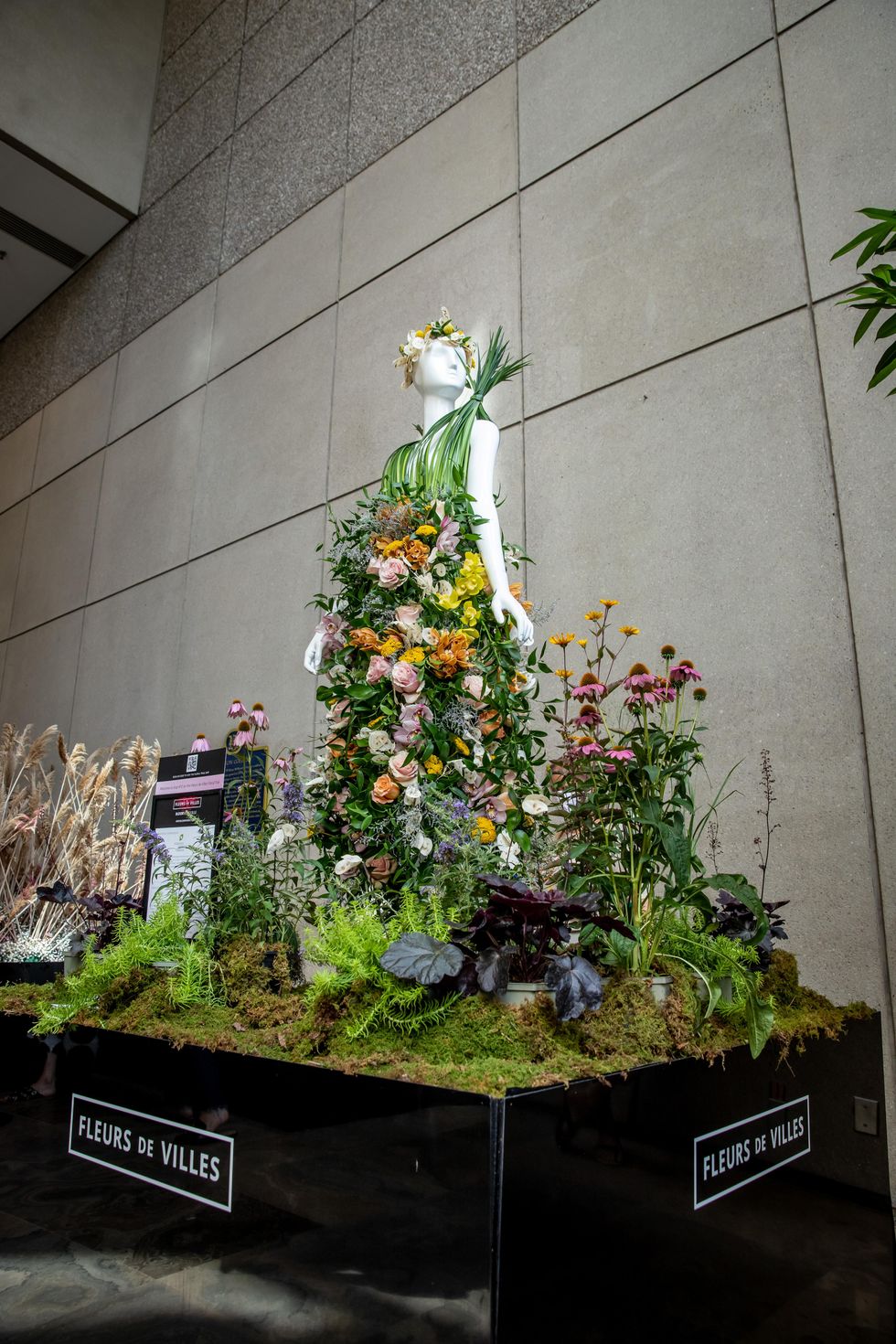 Toronto's Dreamy Flower Trail Lets You Wander Through BlossomFilled