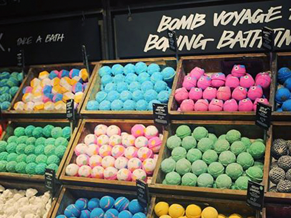 Lush bath bomb deals deals