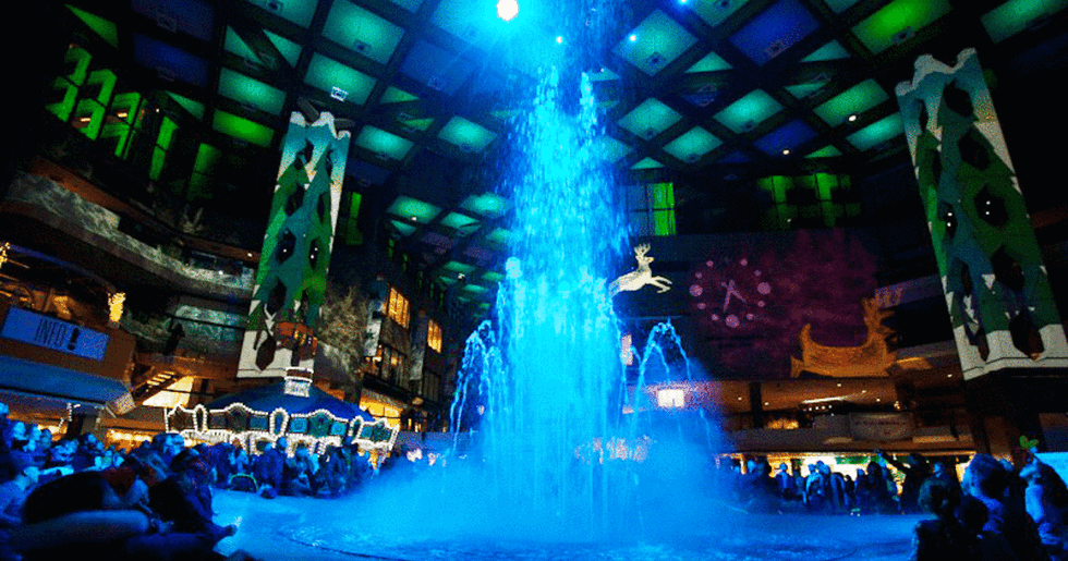 Il Y Aura Un Spectacle De Fontaines De Noël Magique Gratuit Pendant Un Mois  À Montréal - Narcity