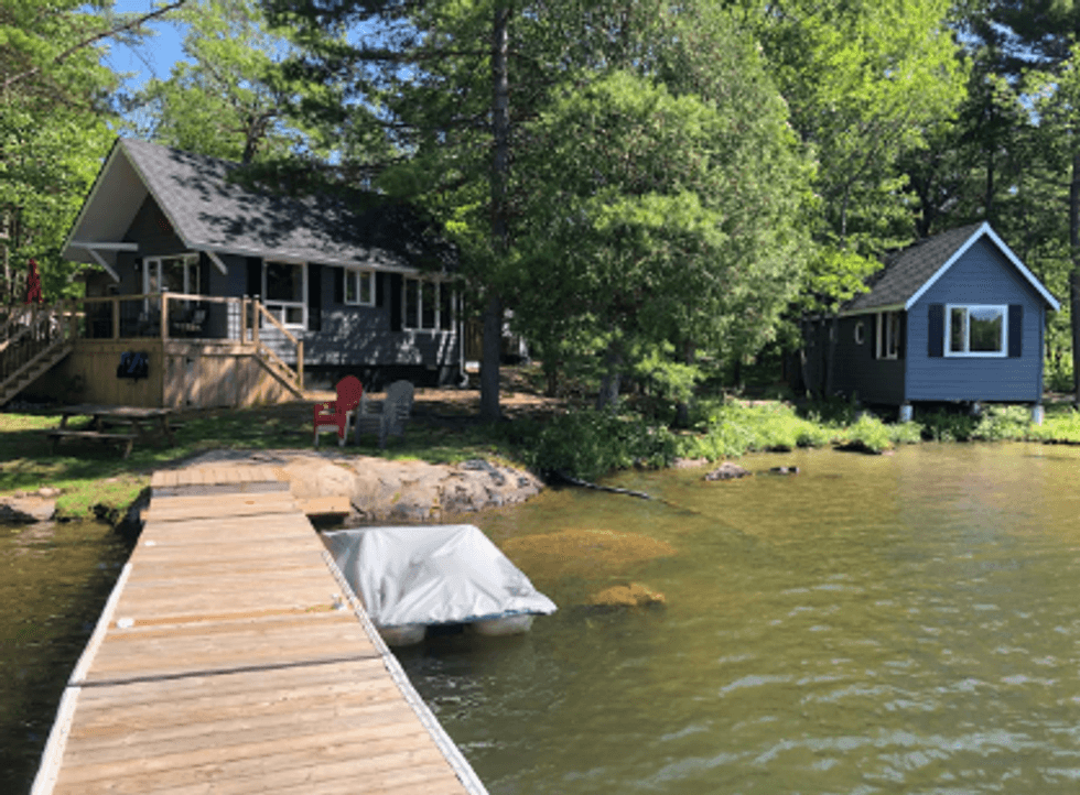 Cheap Cottage Rentals In Ontario Are Perfect For A Friends Trip Narcity
