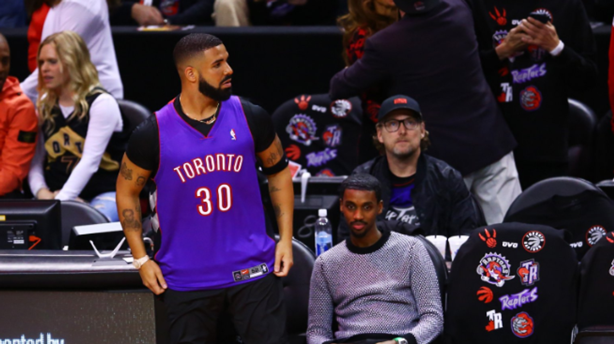 Drake s Wearing Steph Curry s Father Old Jersey At NBA Finals