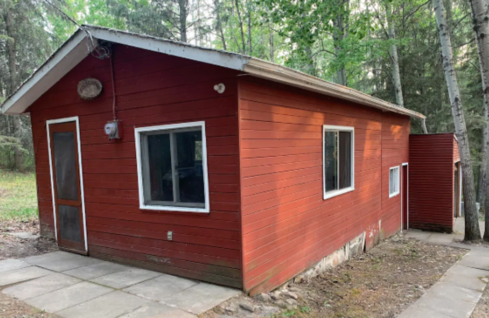 Alberta Cheap Cabin Rentals You Can Get LastMinute This Summer Narcity