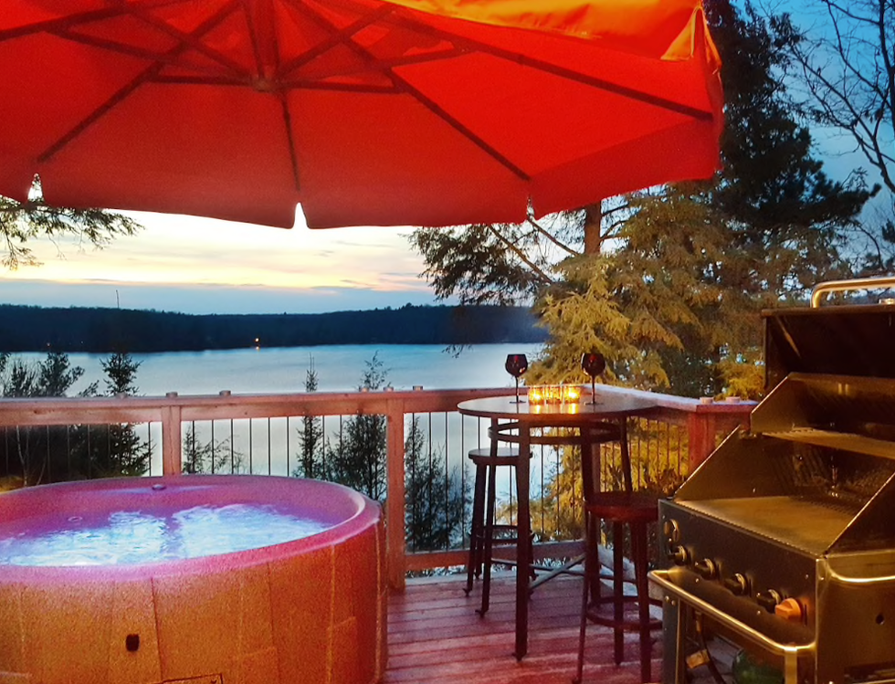 Ontario's Airbnb Hot Tub Spots Are Perfect For People Who Hate The Cold