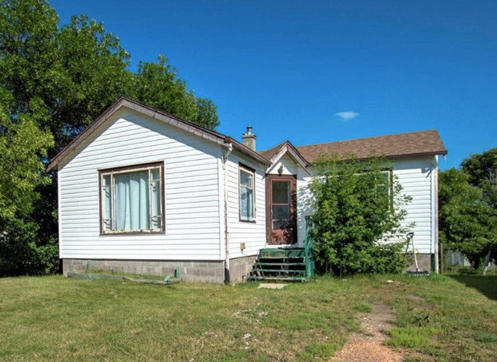 11 Cute Alberta Houses For Sale For Under 70K That Have Tons Of