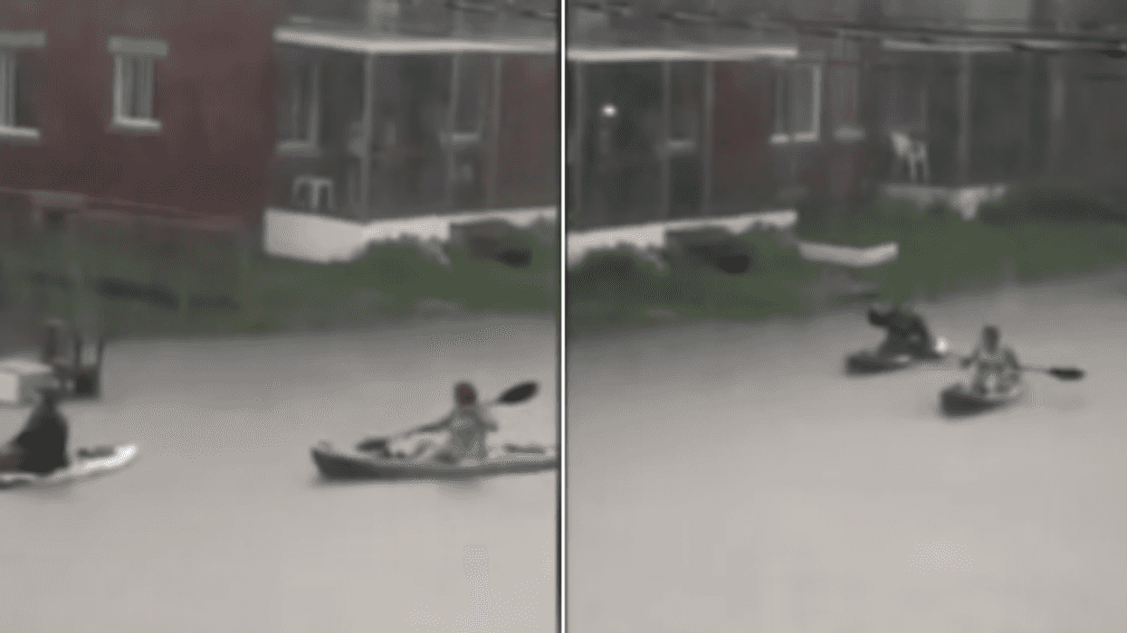 Des résidentes de Granby se promènent en kayak dans une rue complètement inondée (VIDÉO)