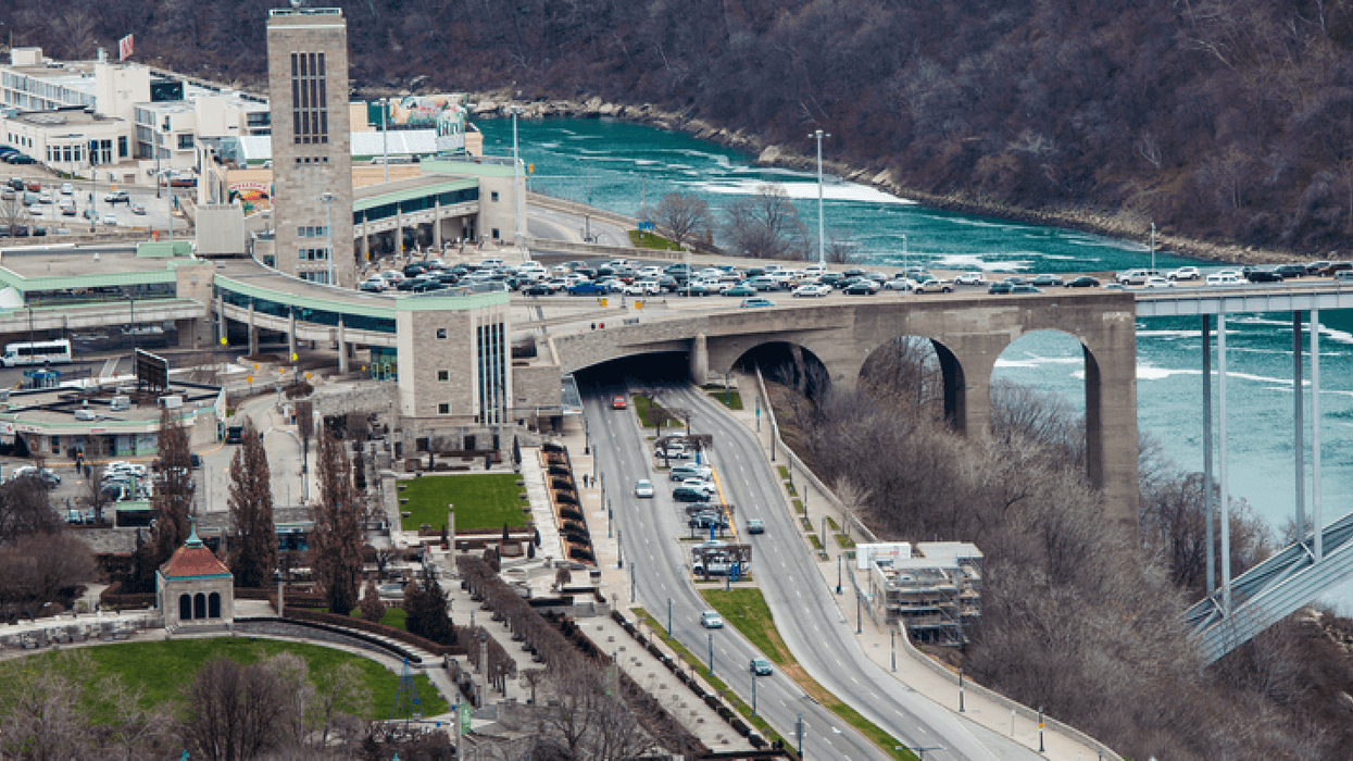 American Chased By Cops For Entering Canada Without Stopping At Niagara Border (VIDEO)