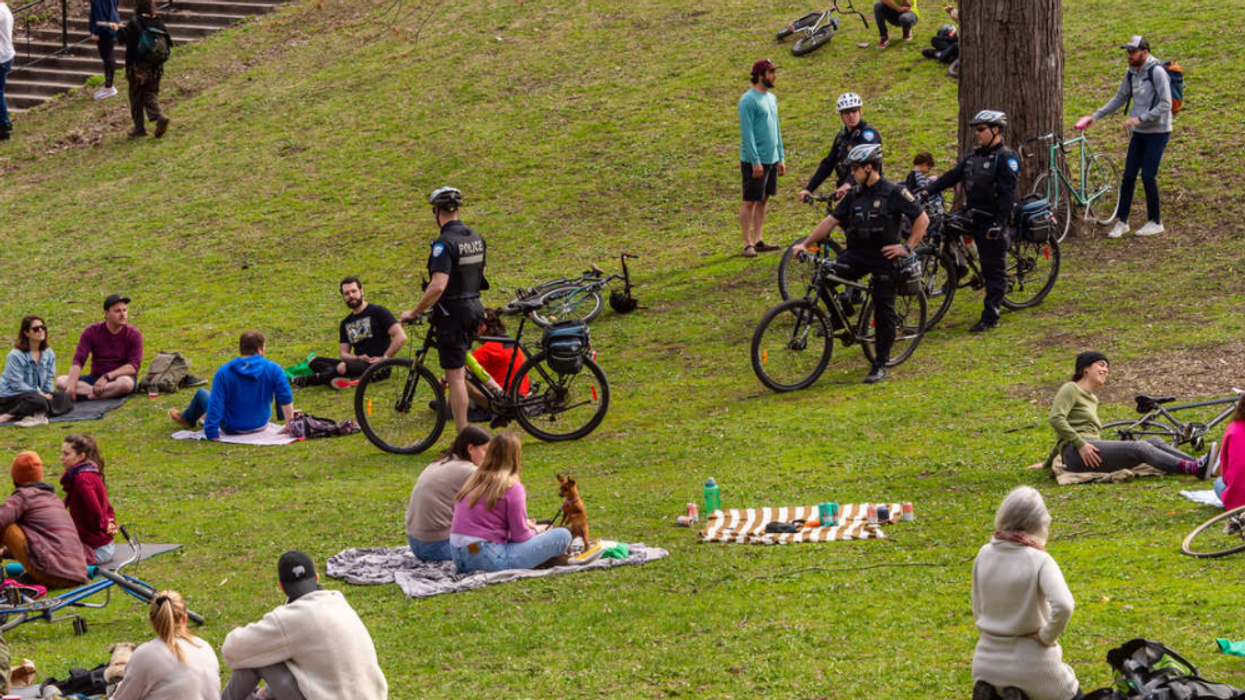 Montréal procède à une fermeture sur le Mont-Royal puisque c'est bondé