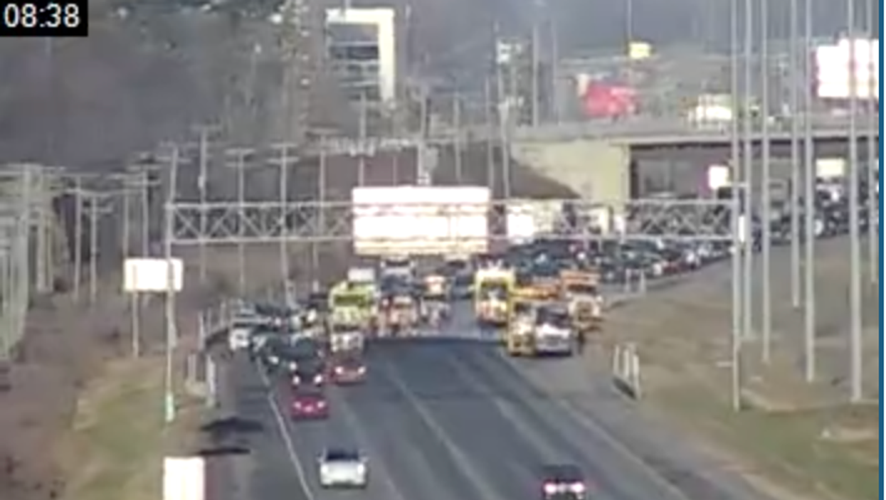 Le déversement sur l'autoroute 15 a été causé par des matières fécales