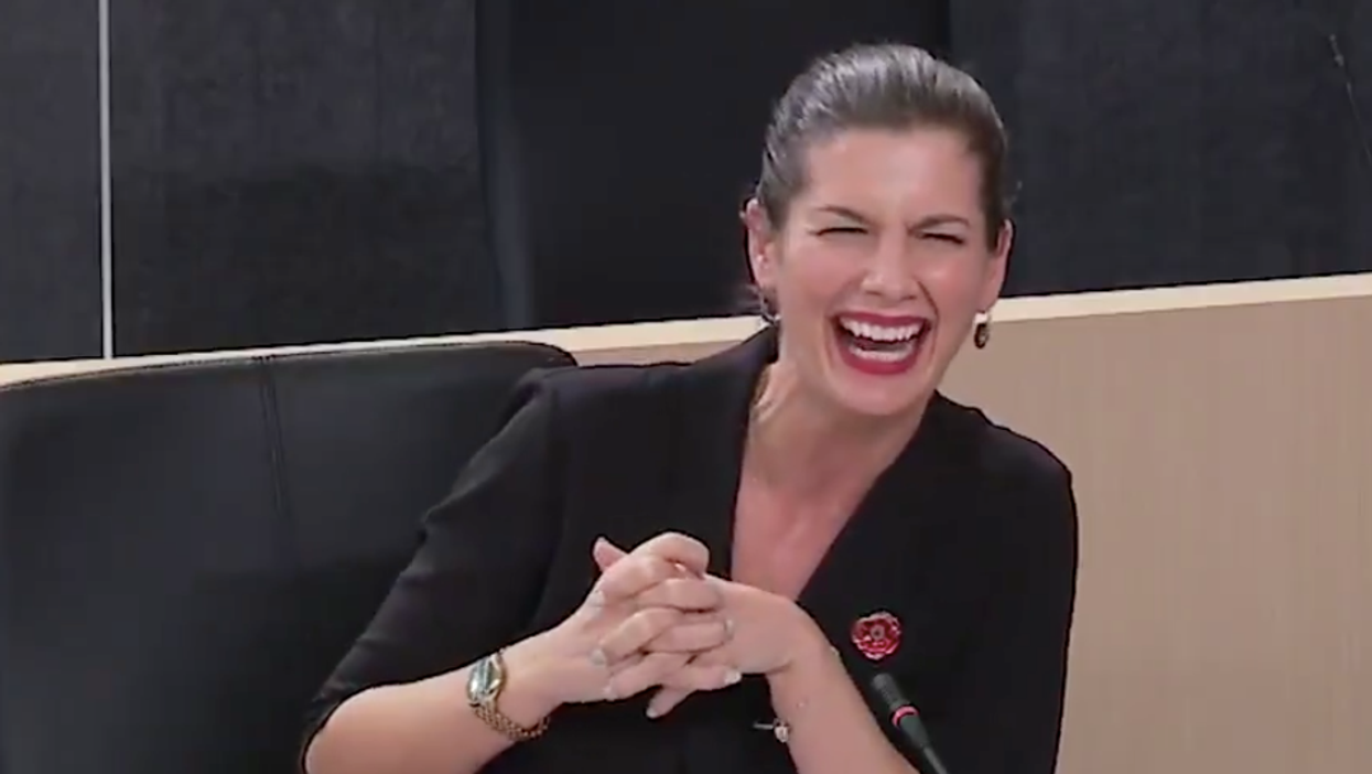 François Legault se moque du rire de Geneviève Guilbault et c'est cocasse (VIDÉO)