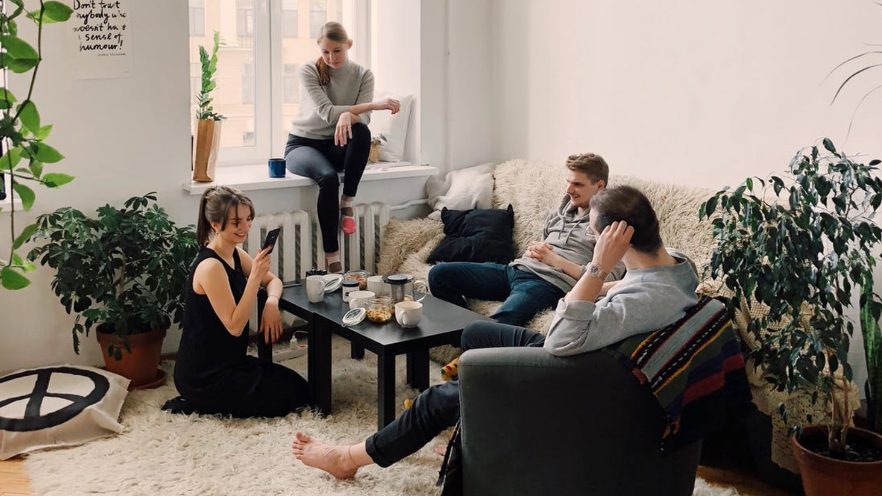 One In Five Torontonians With COVID-19 Admits To Hanging Out With Friends Indoors