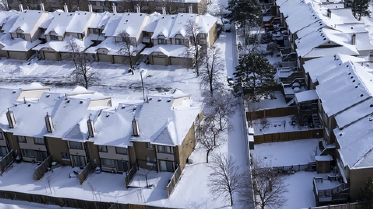 Mississauga Package Thief Gets His Car Stuck In The Snow While Trying To Escape (VIDEO)