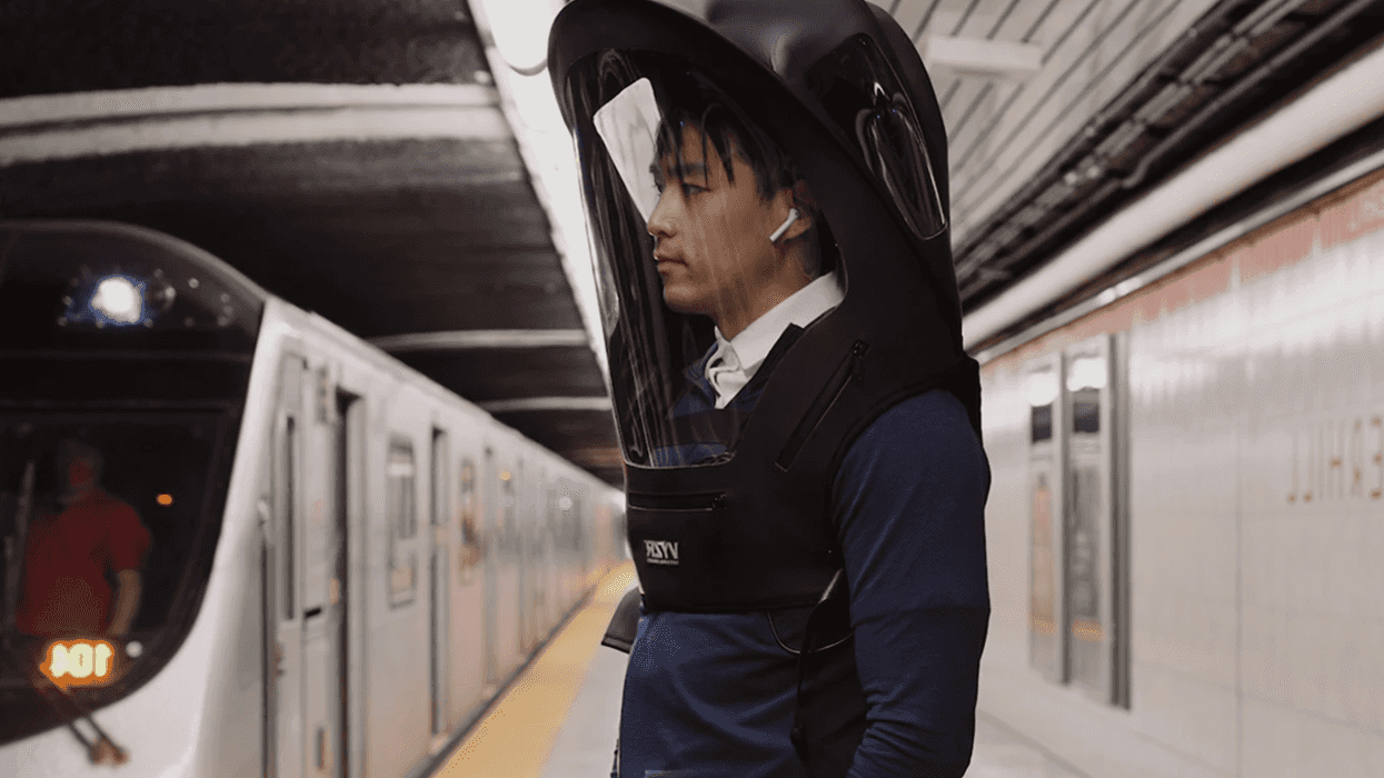 Toronto Inventors Create Harmful Air Protection Helmet You Can Wear Anywhere (VIDEO)