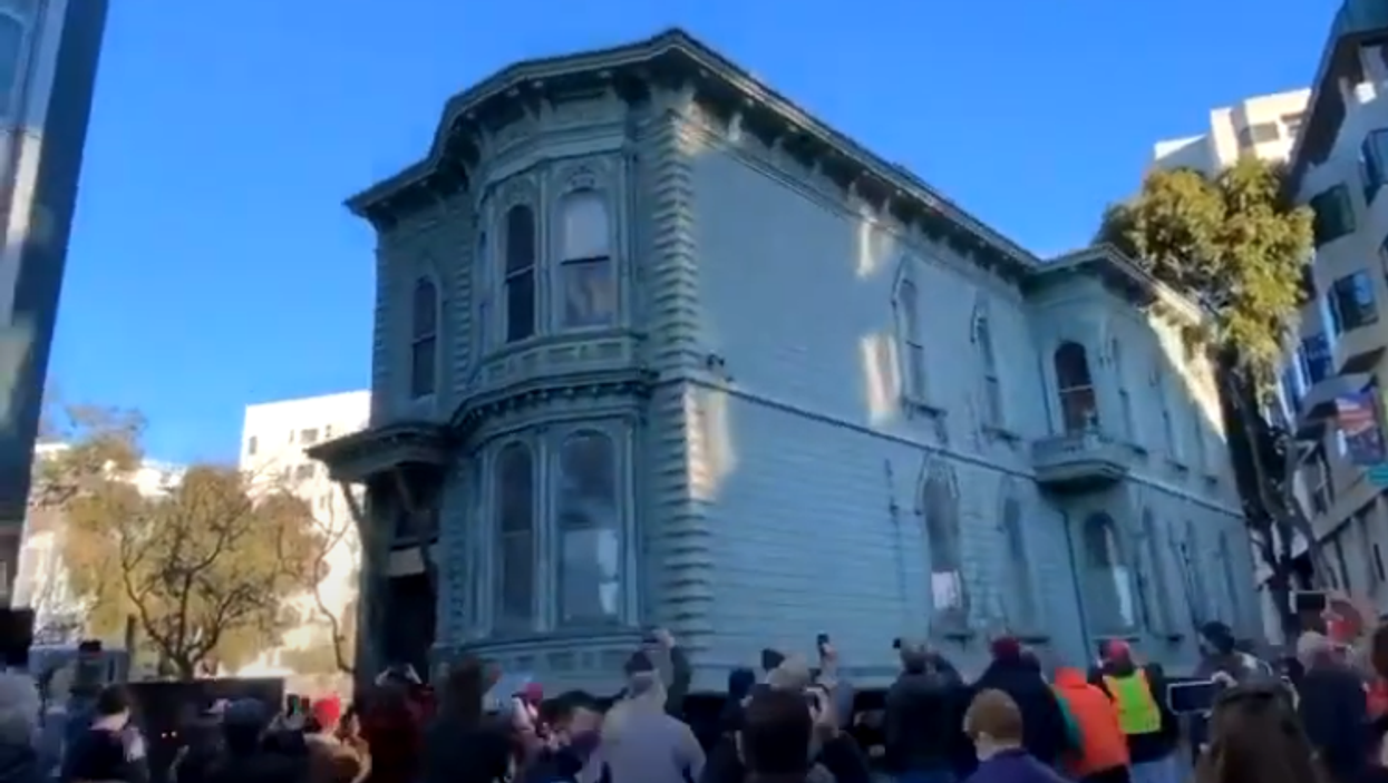 San Francisco Movers Just Rolled An Entire Historic House To Its New Location (VIDEO)