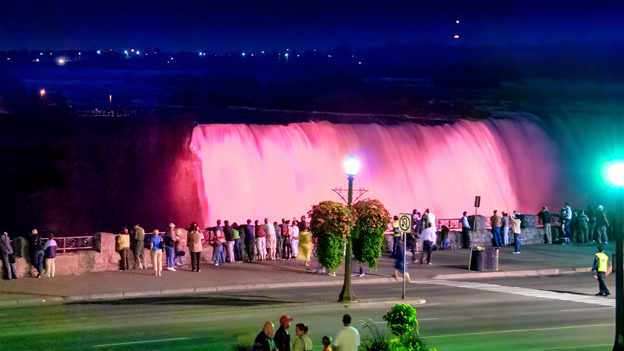A Group Of Ontarians Sent A Distress Signal To The U.S. Across Niagara Falls (VIDEO)