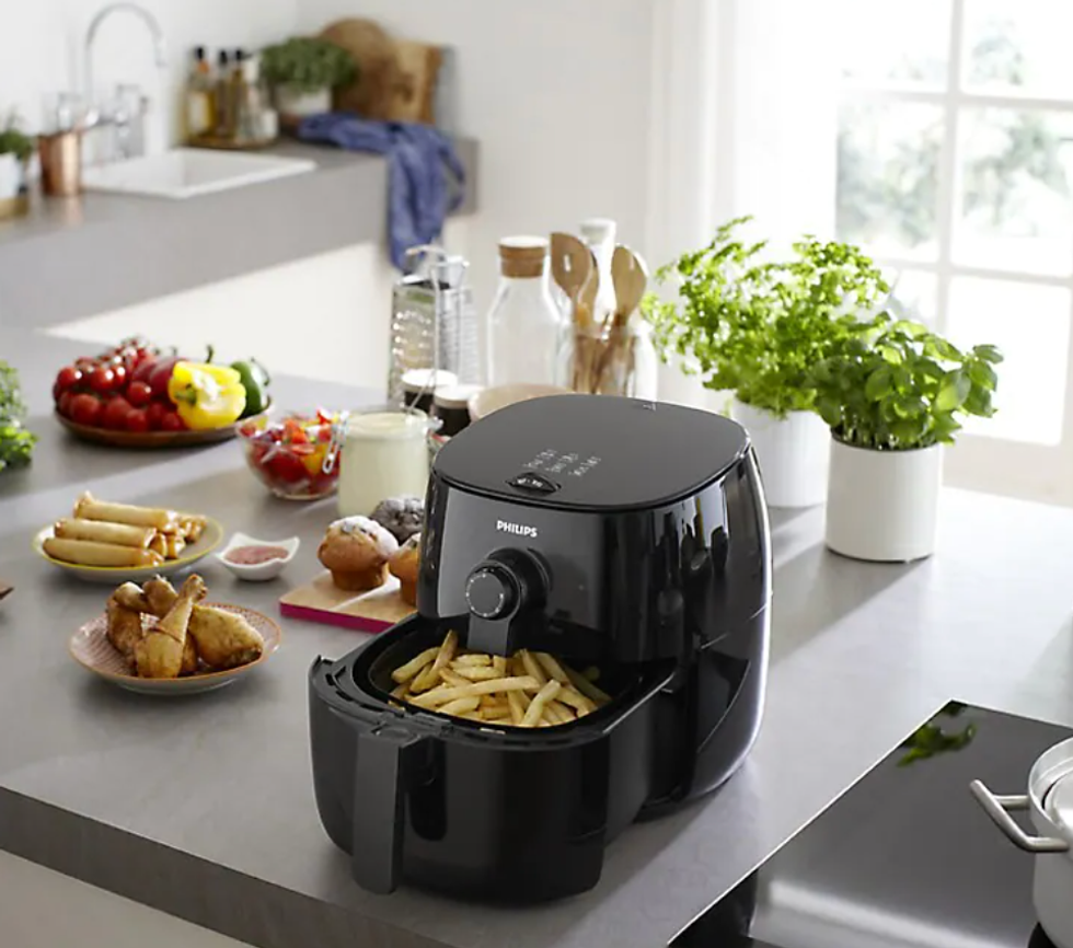 8 Of The Best Air Fryer Black Friday Deals In Canada Because Using An Oven Is So 2000 And Late