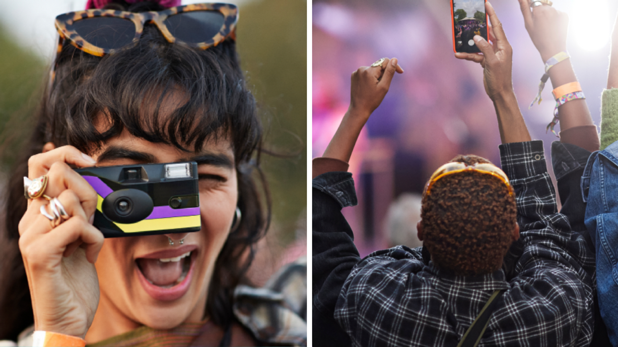 Immortaliser l’instant avec style — souvenirs vintage en plein festival. Droite: Une foule en feu, des téléphones levés — la magie d’un concert en direct.