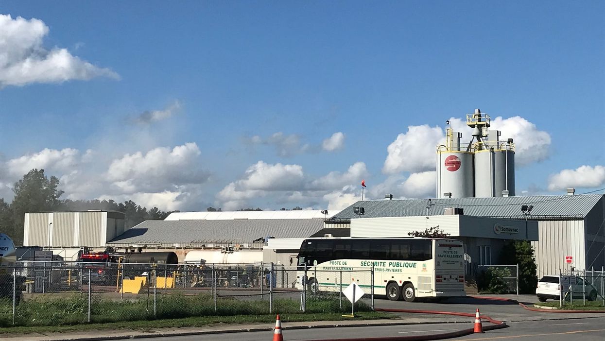 Incendie de l'usine Somavrac à Trois-Rivières : la Ville sécurise un périmètre de 800 m