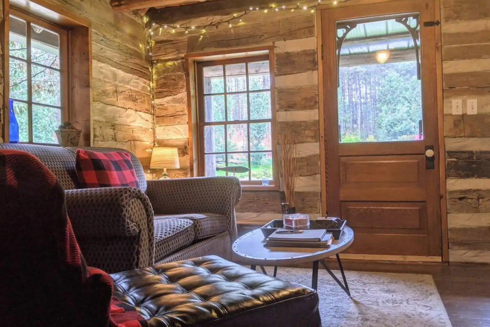 Int\u00e9rieur de la cabane.