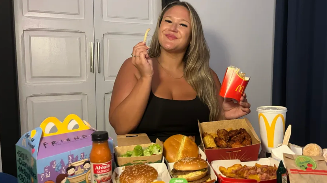 Izabelle Bee et les items du McDonald's en Espagne.