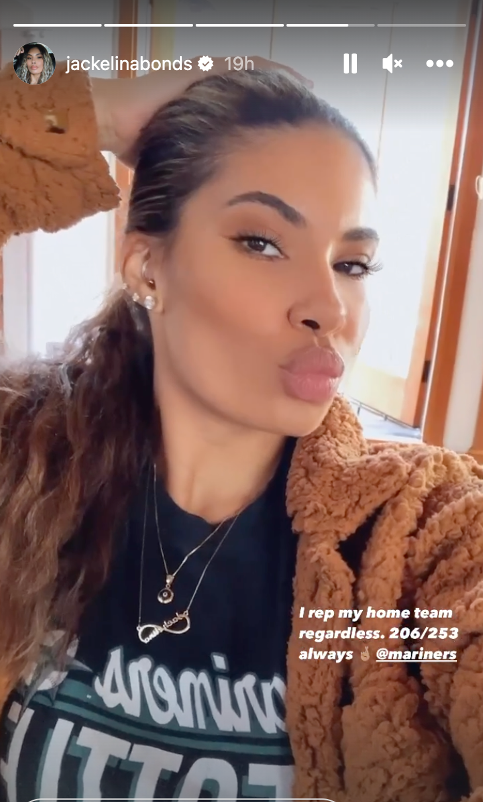 Jackelina Bonds on Instagram.