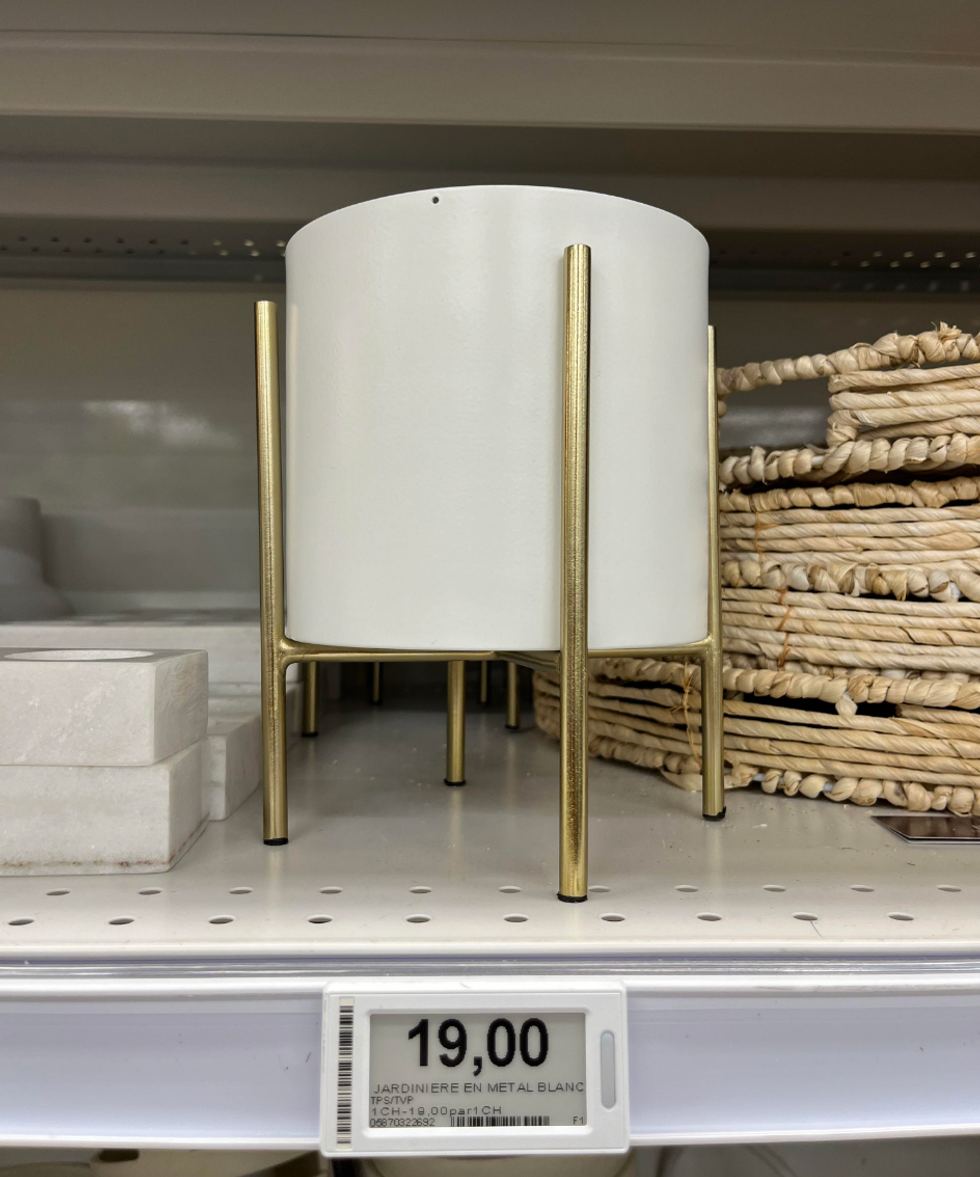 Jardini\u00e8re blanche et dor\u00e9 \u200bde chez Maxi & Cie.