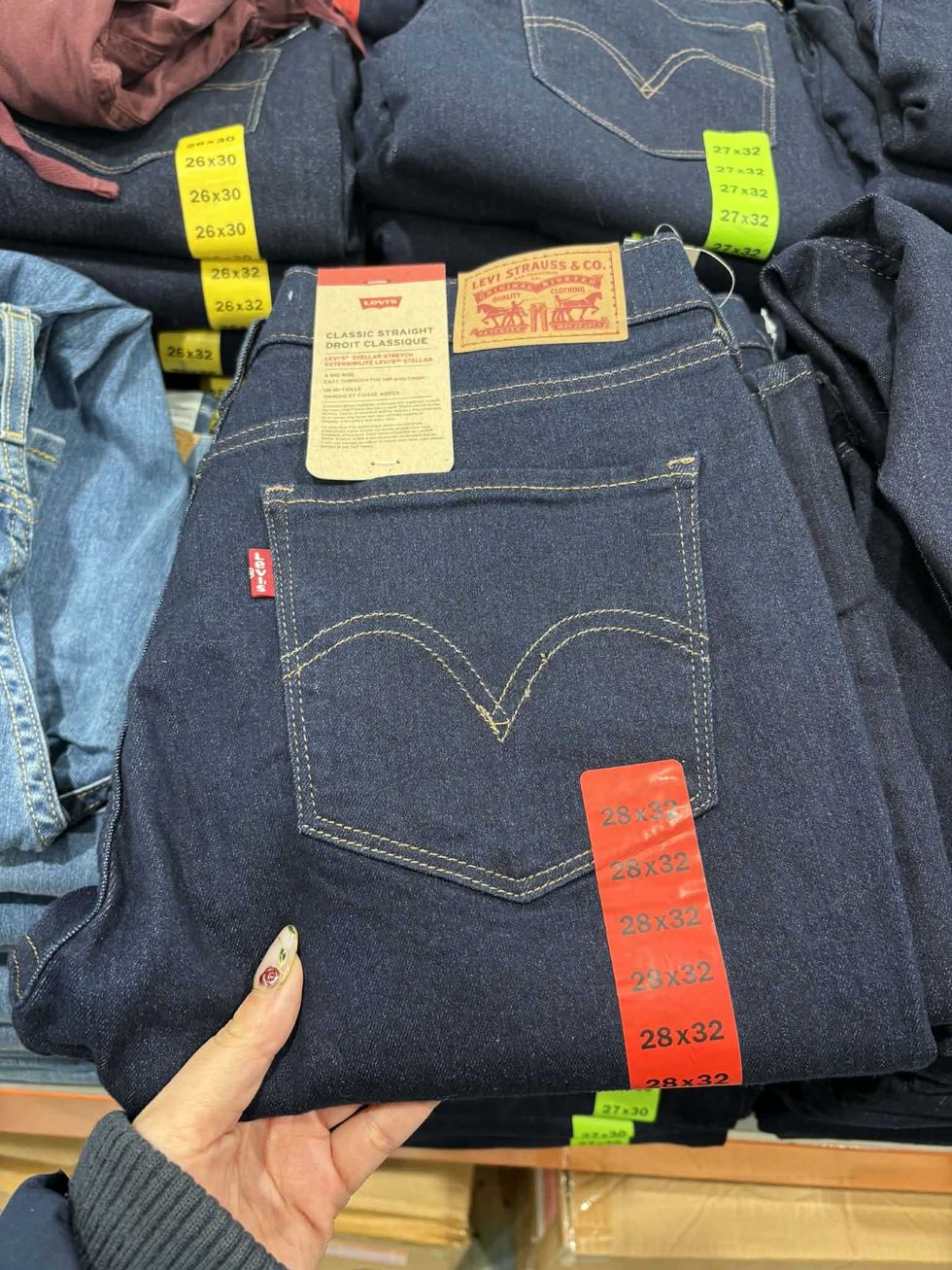 Jean coupe droite pour femme de la marque Levi's au Costco.