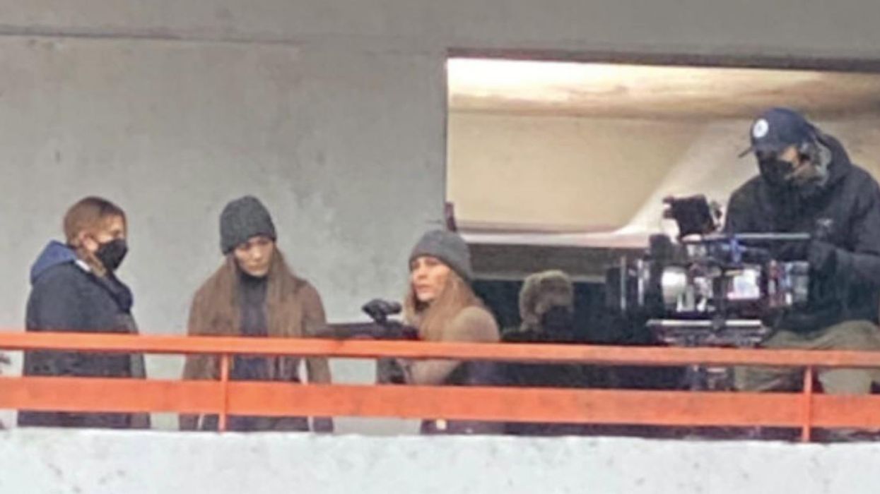 Jennifer Lopez Keeps Getting Spotted Filming In Vancouver & She's Kind Of A Badass (VIDEO)