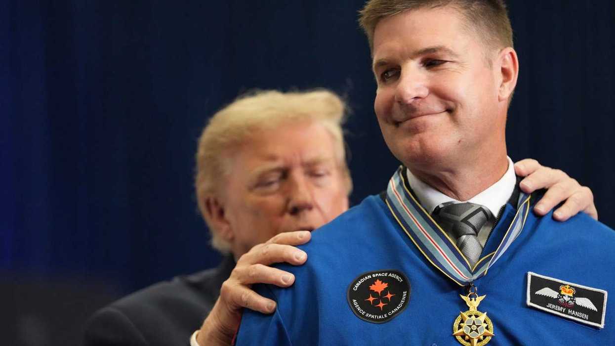 Jeremy Hansen receives U.S. Space Medal of Honor