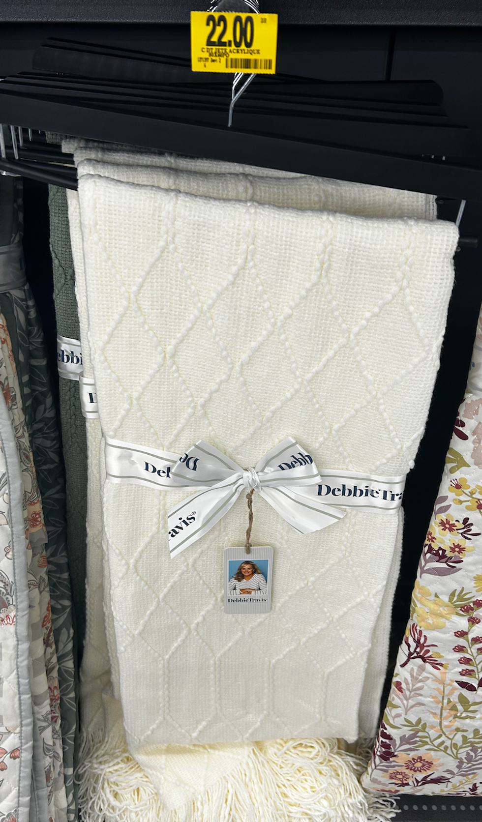 Jet\u00e9 de canap\u00e9 et de lit \u00e0 vendre au Tigre G\u00e9ant.