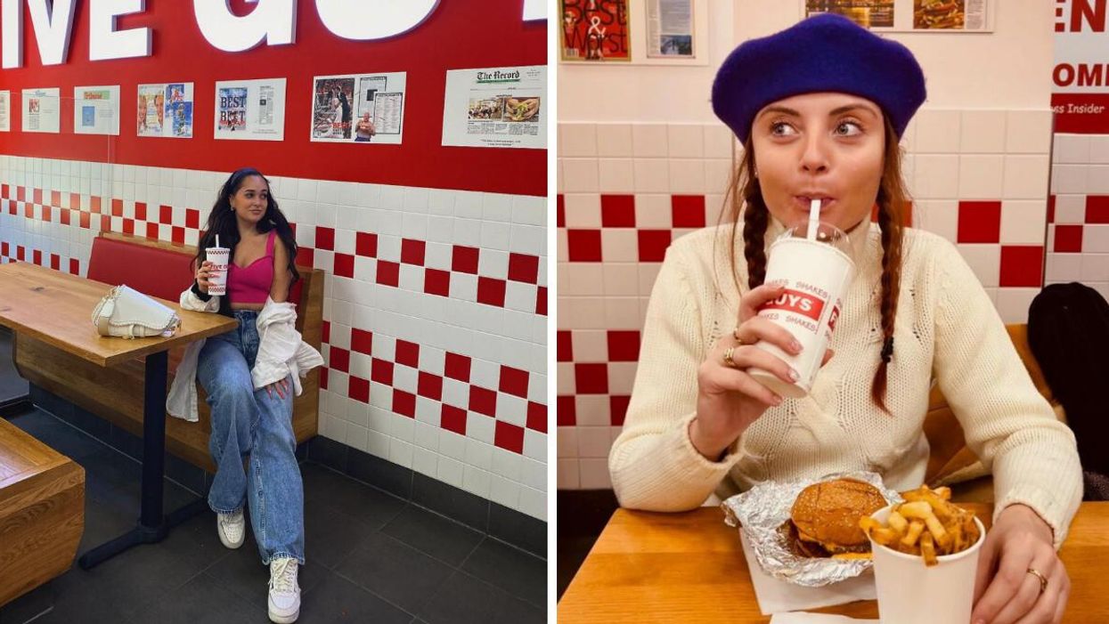 Jeunes femmes chez Five Guys.