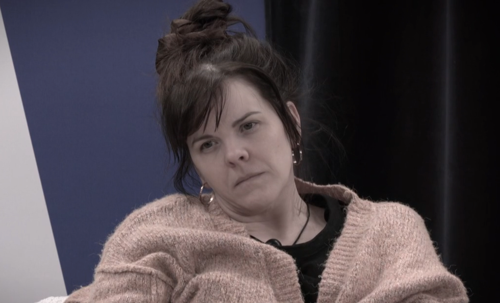 Jo\u00eblle Par\u00e9-Beaulieu, patronne de la semaine \u00e0 Big Brother C\u00e9l\u00e9brit\u00e9s, le visage pensif.