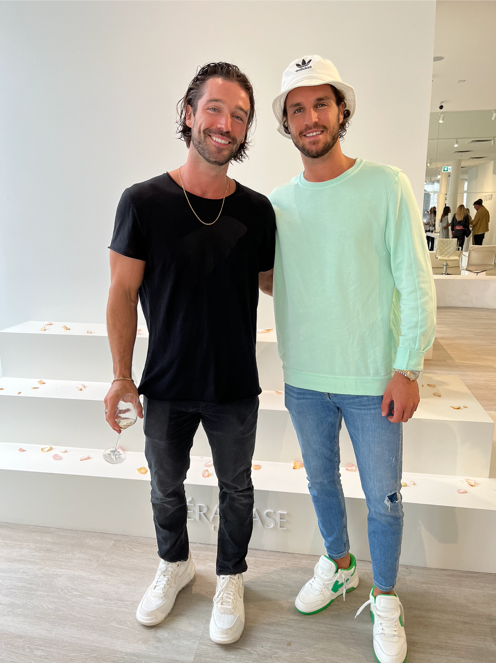 Joey Scarpellino et Jean-S\u00e9bastien Dea au lancement des bijoux Appy.