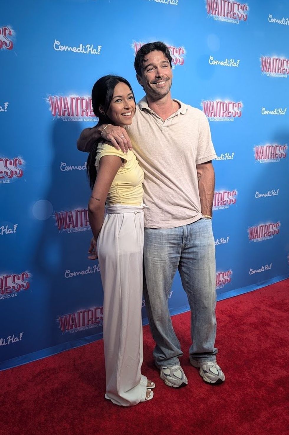 Joey Scarpellino et son amie Val\u00e9ria.