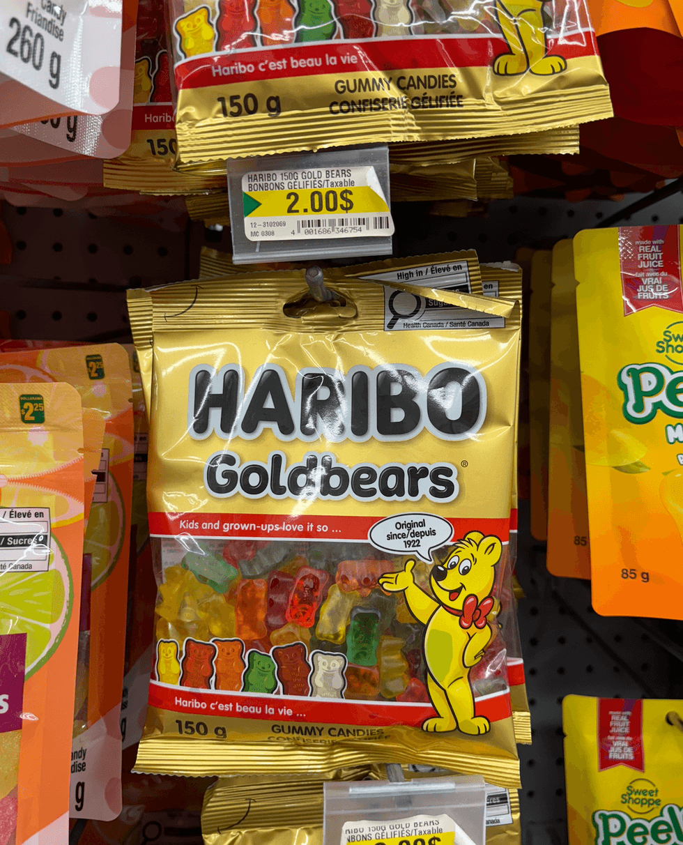 Jujubes Haribo Goldbears sur les \u00e9tag\u00e8res du Dollarama.