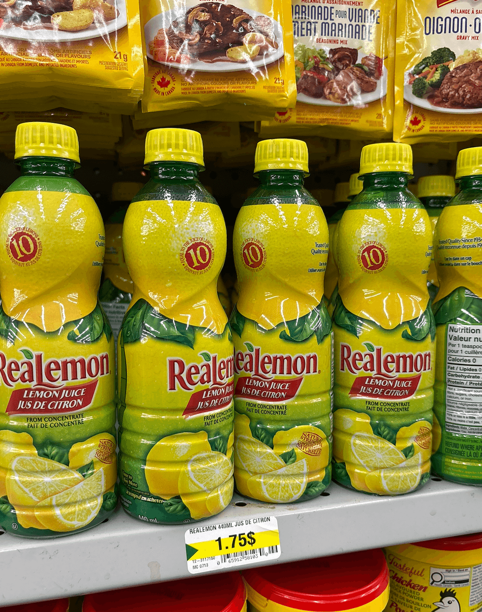 Jus de citron ReaLemon sur les tablettes du Dollarama.