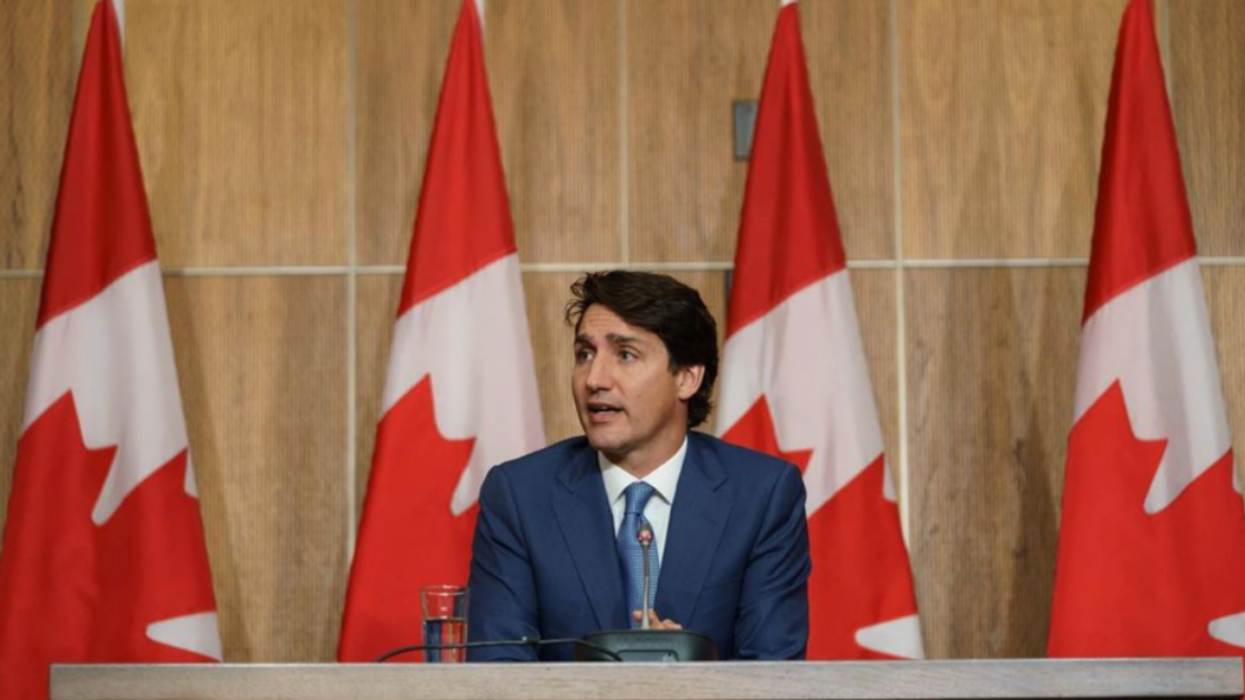 Justin Trudeau réagit au party dans l'avion et traite les voyageurs de « sans-dessein »