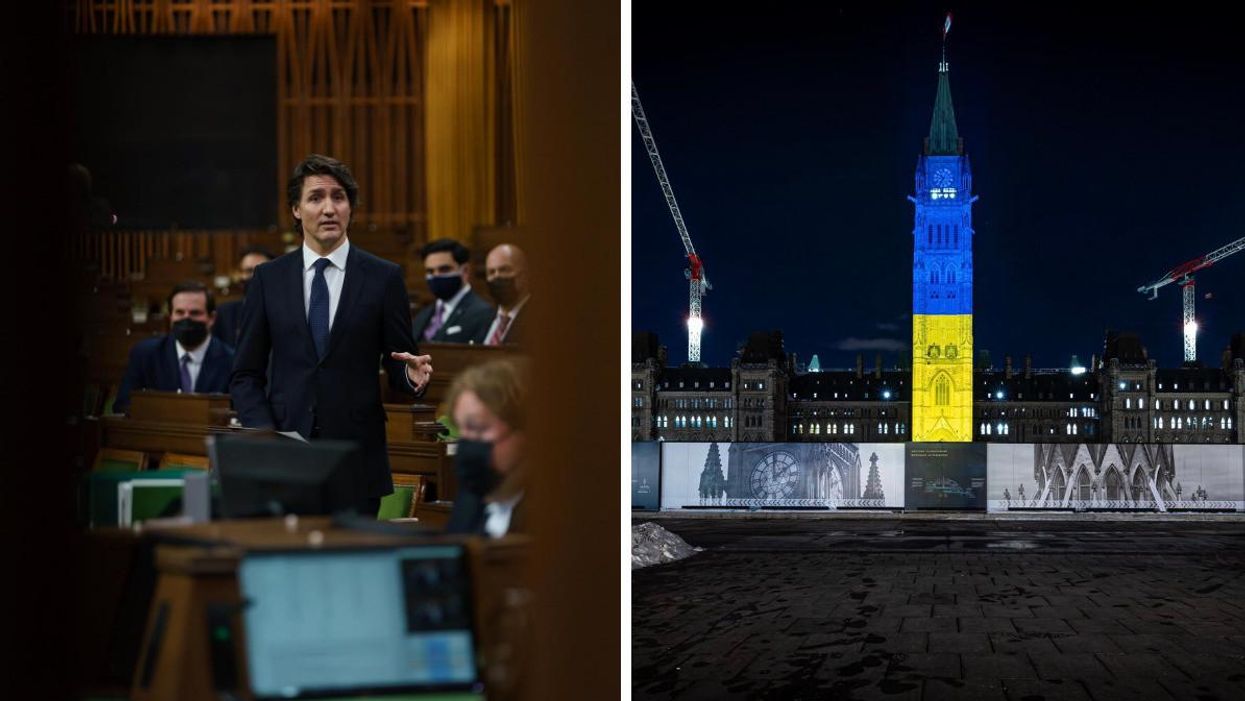 Justin Trudeau s'adresse au parlement. Droite : Les couleurs de l'Ukraine projetées sur le parlement du Canada.