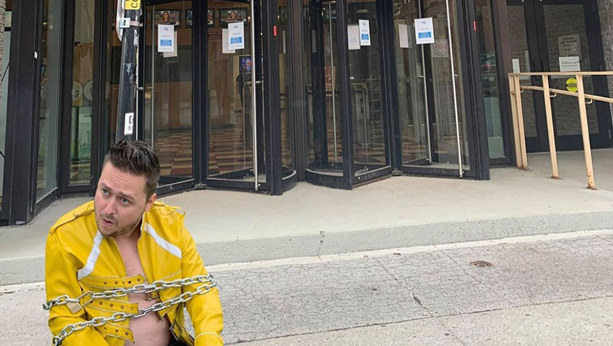 Karaoké interdit au Québec: Ce Québécois s'enchaîne devant TVA pour revendiquer sa cause