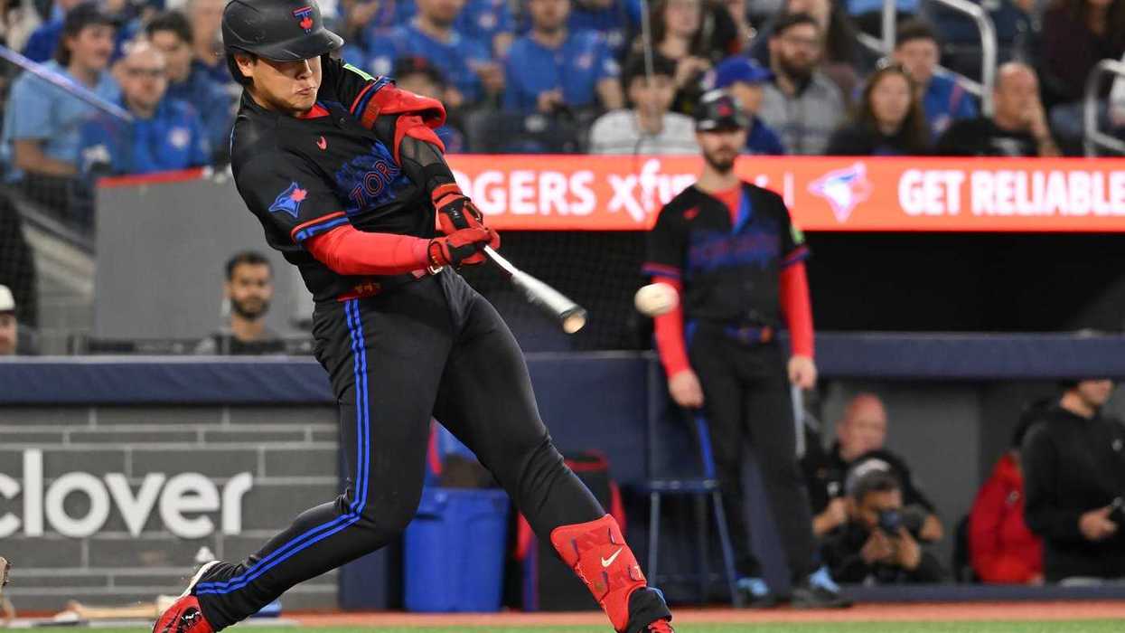 Kazuma Okamoto powers Blue Jays past Reds 6-5
