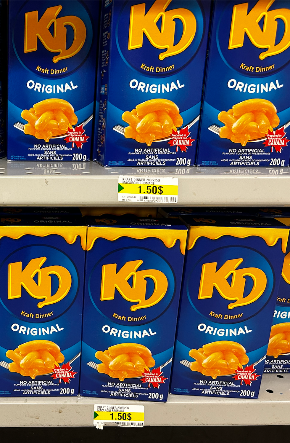 Kraft Dinner - Macaroni au fromage original en vente au Dollarama de Ch\u00e2teauguay.
